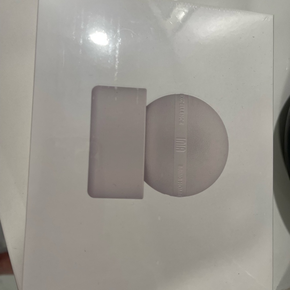 INIA Sphera 8-in-1 Microcurrent Facial Device - White & Rose Gold - Picture 4 of 5